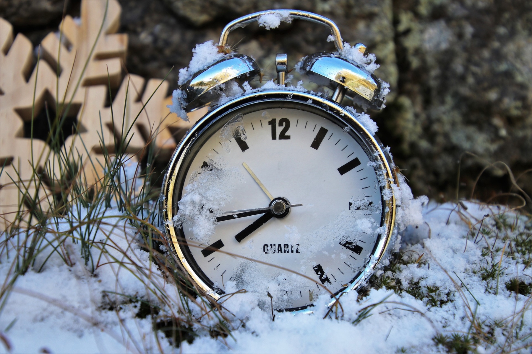 Clock In The Snow